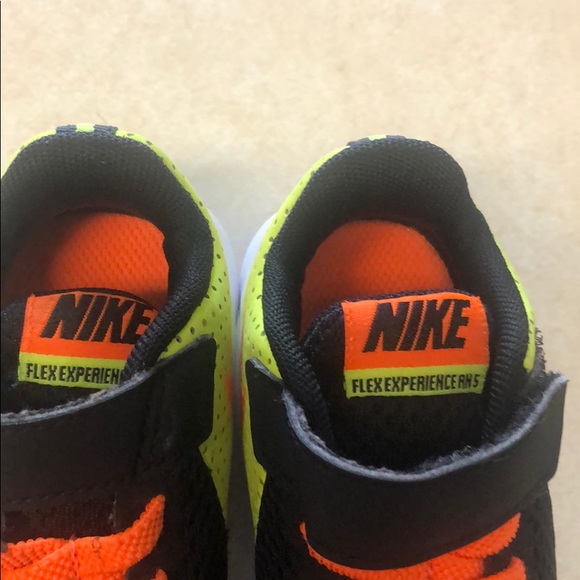 Nike shoes - Picture 2 of 4